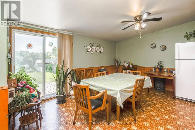 323 William Street, Midland, photo 3