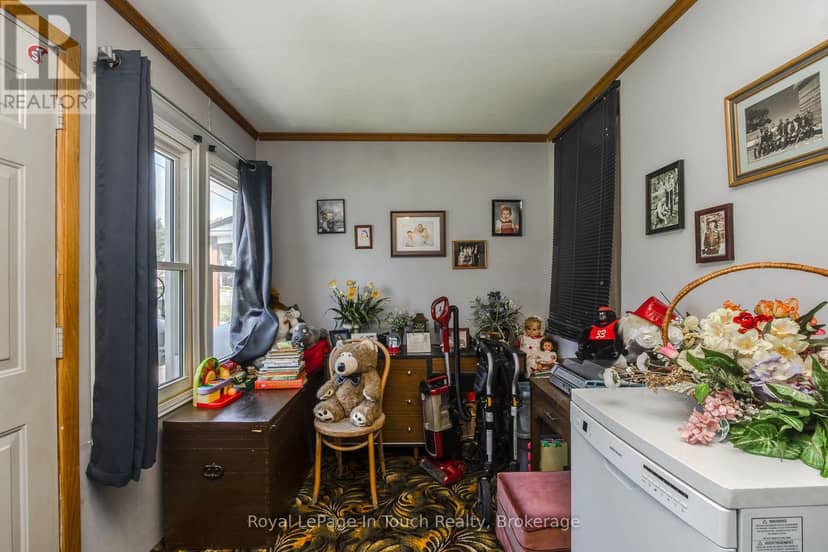 323 William Street — photo 9 of 22