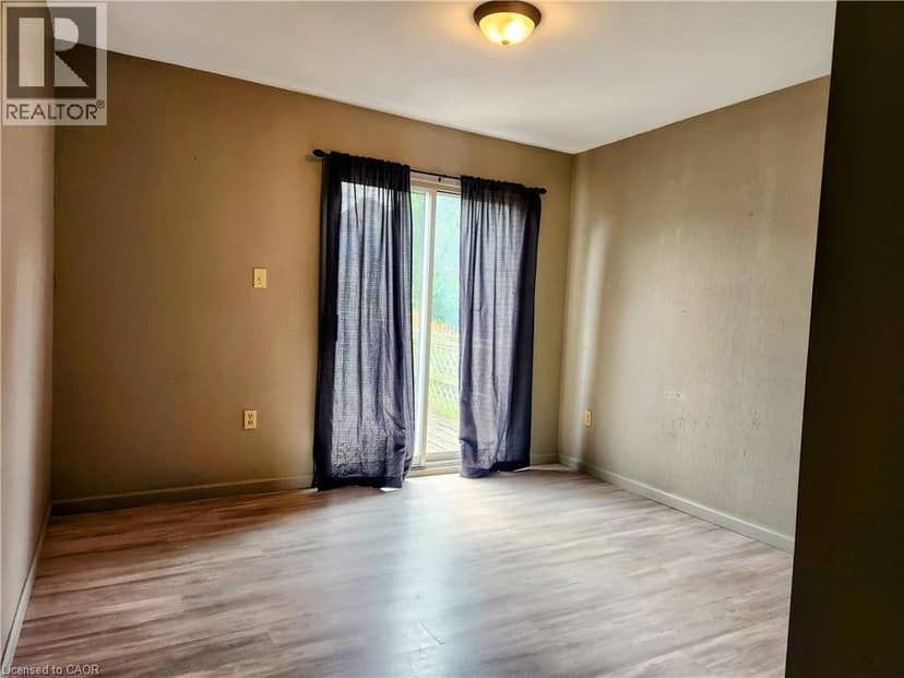 25 GLADSTONE Avenue — photo 11 of 29