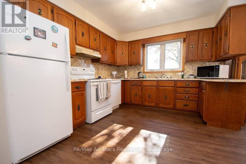 1067 Fleetwood Road — photo 13 of 36