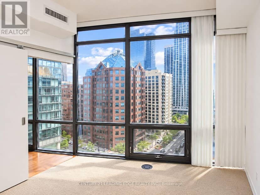 1009 - 832 Bay Street — photo 9 of 10
