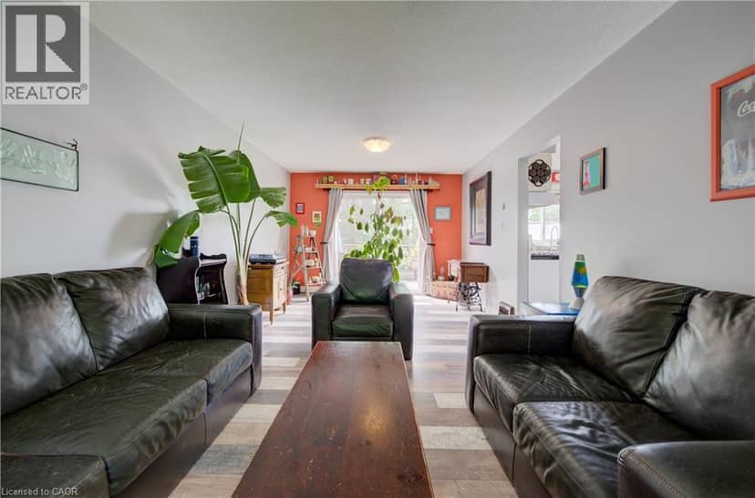 124 QUEENSWAY Drive — photo 13 of 39