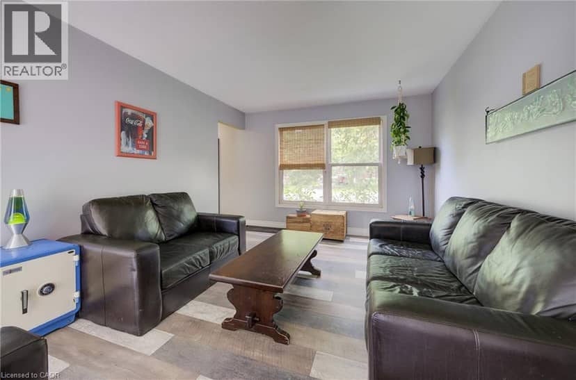 124 QUEENSWAY Drive — photo 12 of 39