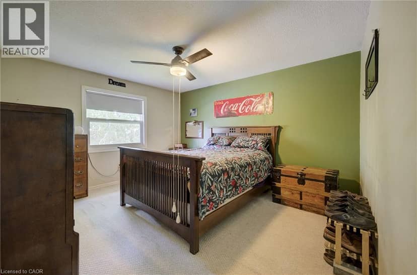124 QUEENSWAY Drive — photo 15 of 39