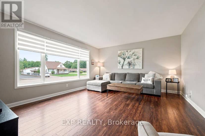 101 Grant Boulevard, Renfrew, photo 7
