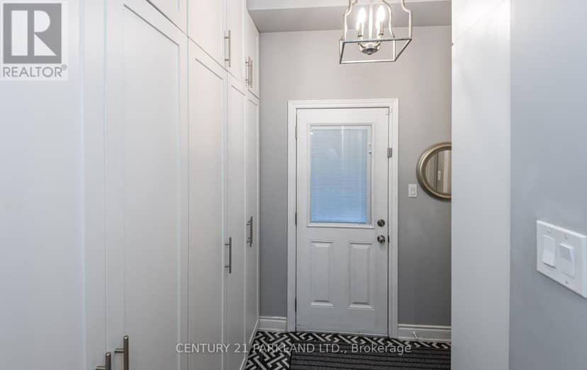 164 Carlyle Crescent — photo 17 of 40