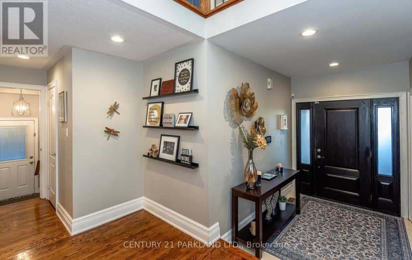 164 Carlyle Crescent, Aurora, photo 3