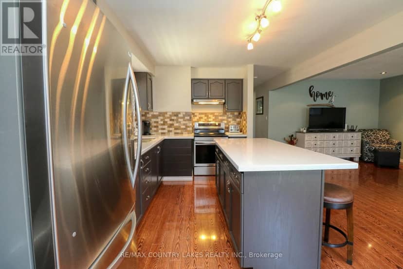 110 Seventh Street, Brock, photo 4