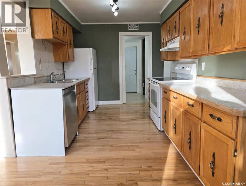 110 Prothero AVENUE W — photo 10 of 40