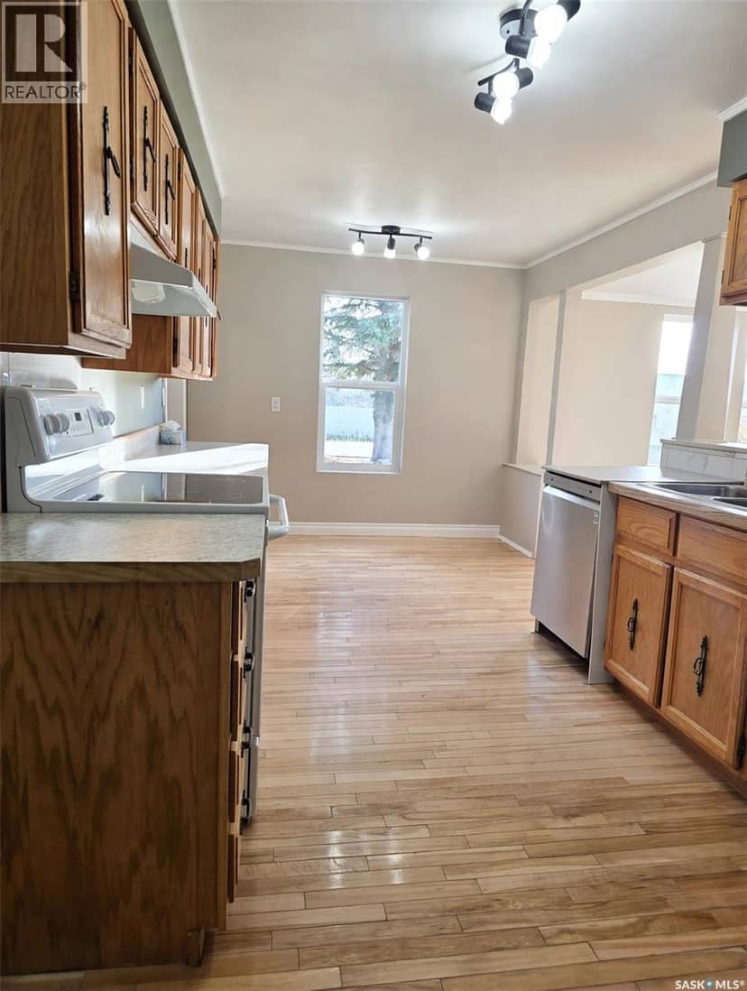 110 Prothero AVENUE W — photo 13 of 40