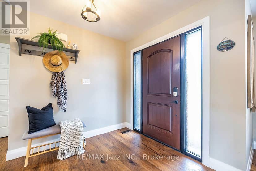411 Sunset Crescent — photo 13 of 40