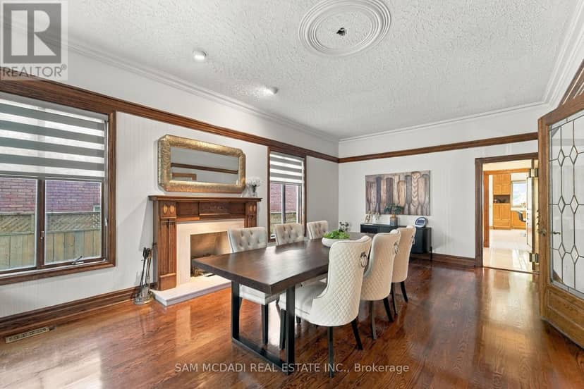 2480 Mississauga Road — photo 12 of 40