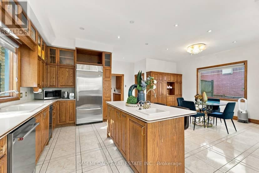 2480 Mississauga Road — photo 17 of 40