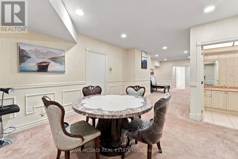 2480 Mississauga Road — photo 37 of 40