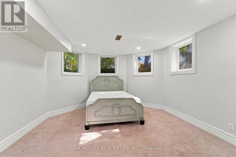 2480 Mississauga Road — photo 38 of 40