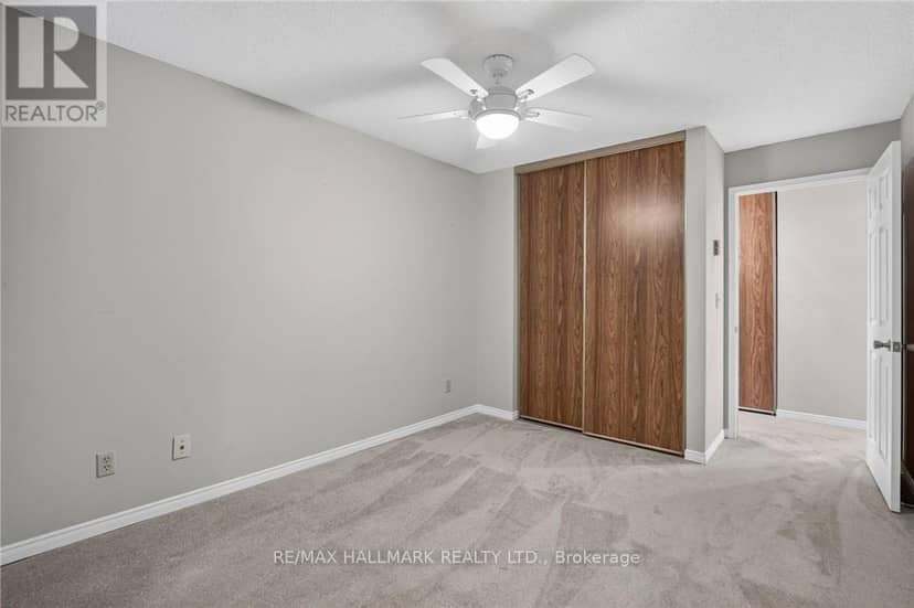 301 - 5 Niagara Street — photo 18 of 32