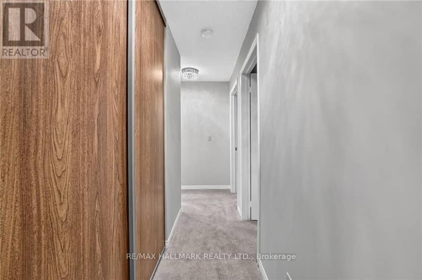 301 - 5 Niagara Street — photo 16 of 32