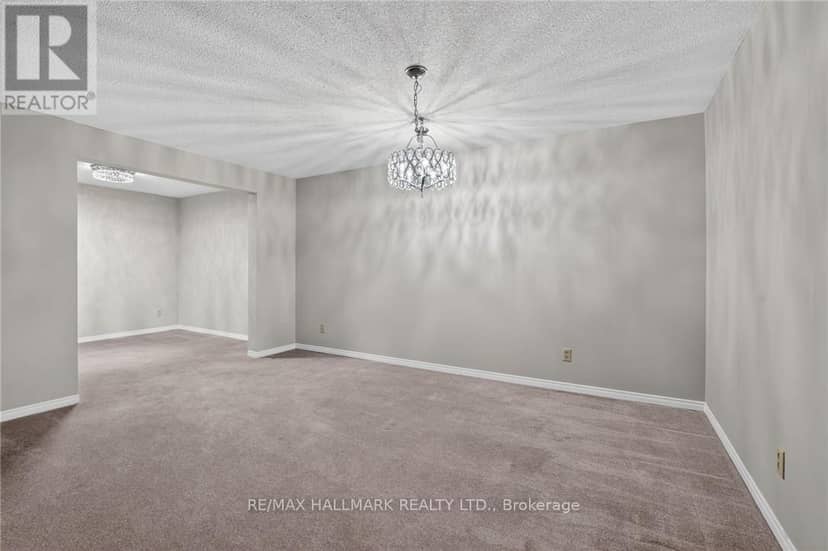 301 - 5 Niagara Street — photo 12 of 32