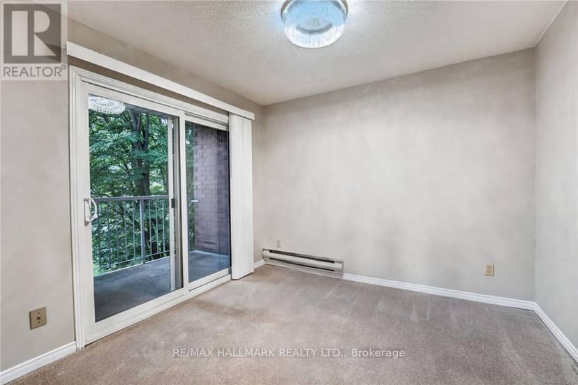 301 - 5 Niagara Street — photo 14 of 32