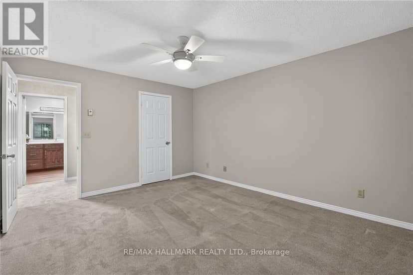 301 - 5 Niagara Street — photo 20 of 32