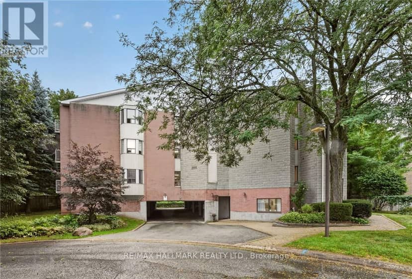 301 - 5 Niagara Street — photo 1 of 32