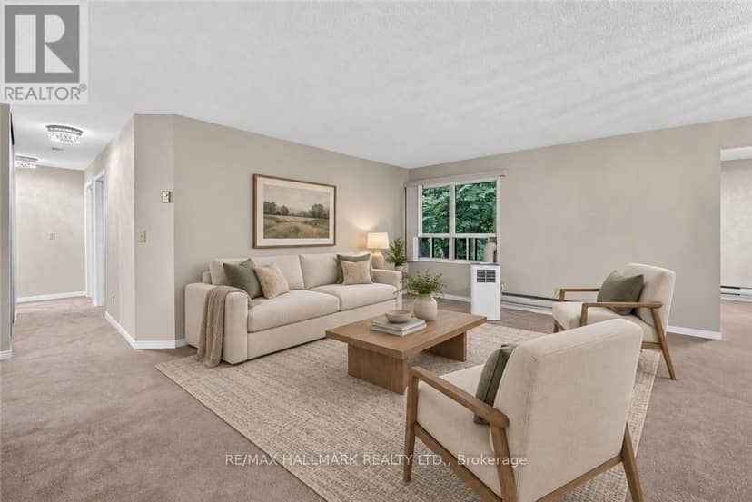 301 - 5 Niagara Street — photo 4 of 32