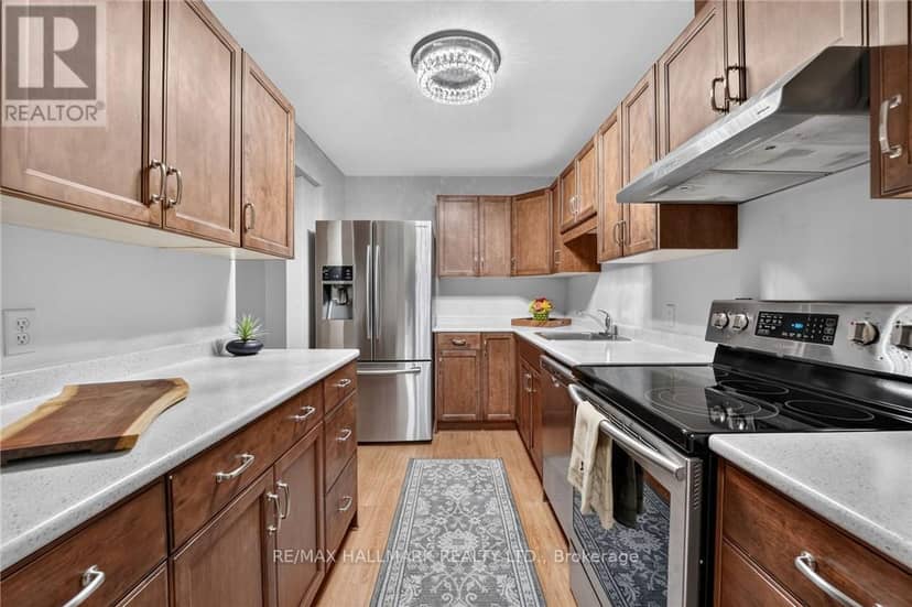 301 - 5 Niagara Street — photo 6 of 32