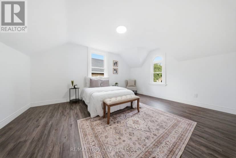 42 Peel Street — photo 23 of 28