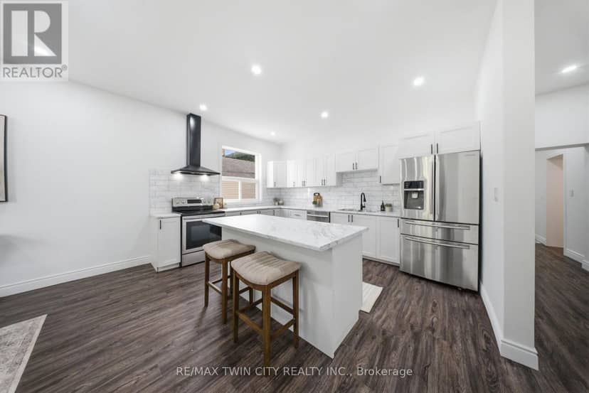 42 Peel Street — photo 9 of 28