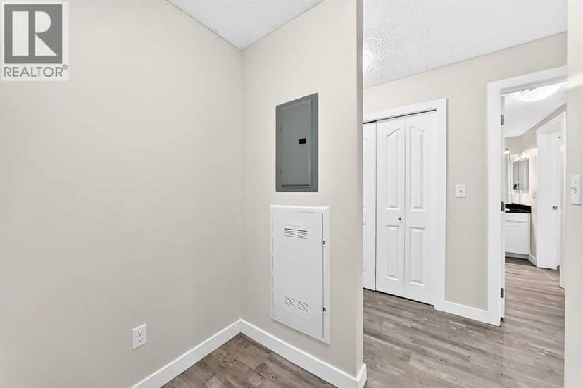 4118, 403 Mackenzie Way SW — photo 37 of 40