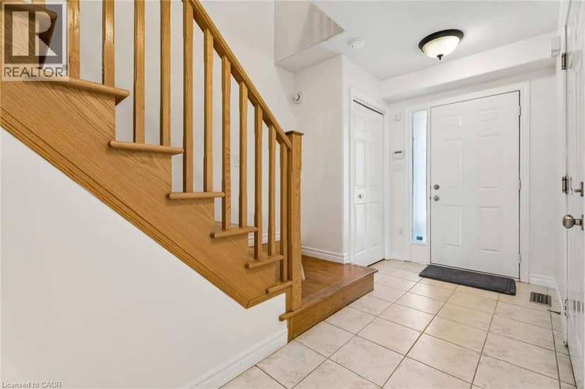 27 PETTIT Street, Stoney Creek, photo 3