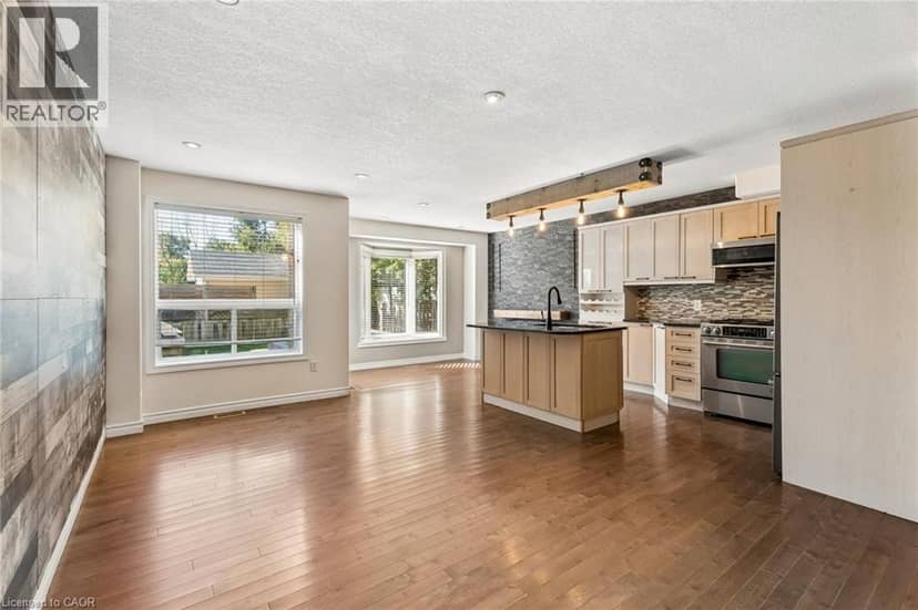 27 PETTIT Street, Stoney Creek, photo 5