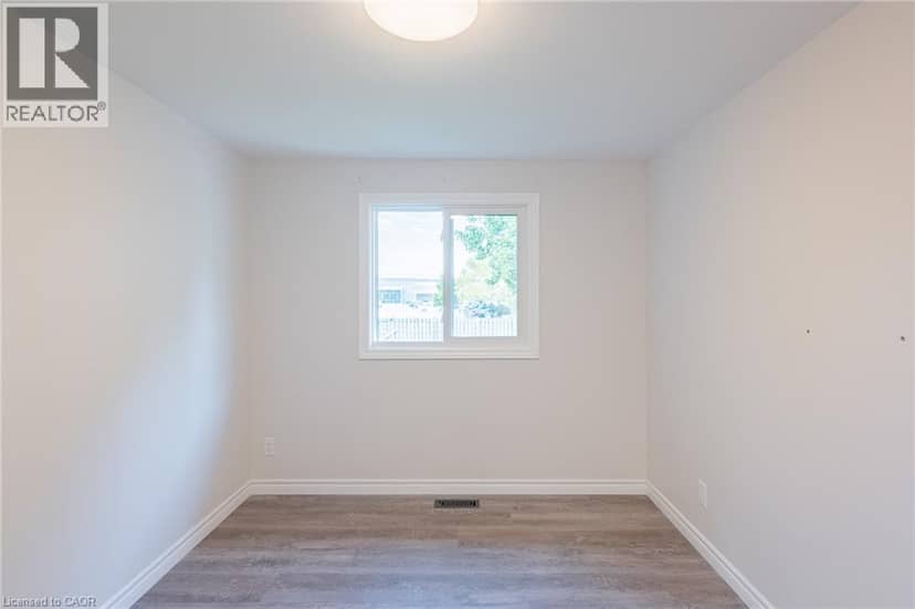 537B BARWICK Crescent — photo 27 of 40