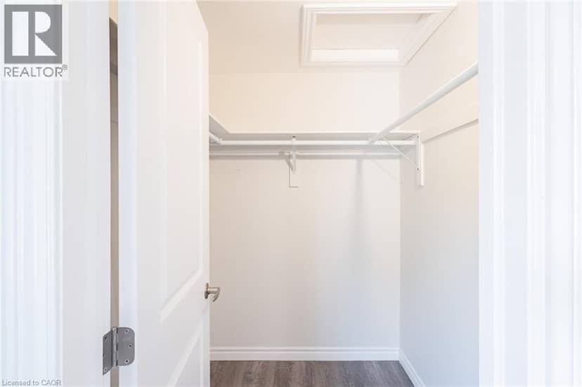 537B BARWICK Crescent — photo 33 of 40