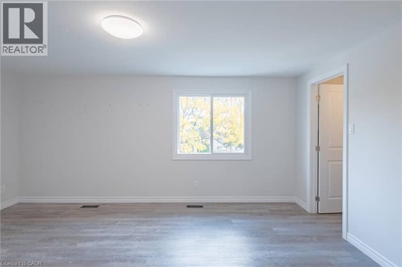 537B BARWICK Crescent — photo 31 of 40