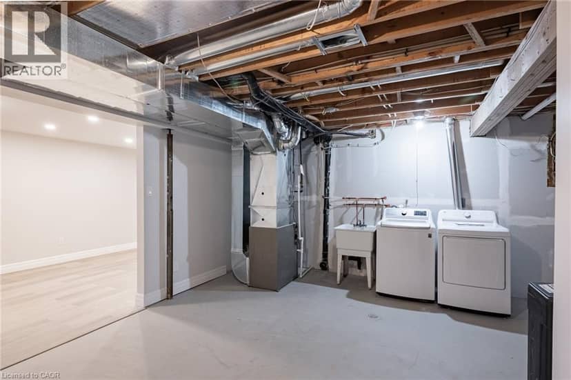 537B BARWICK Crescent — photo 39 of 40