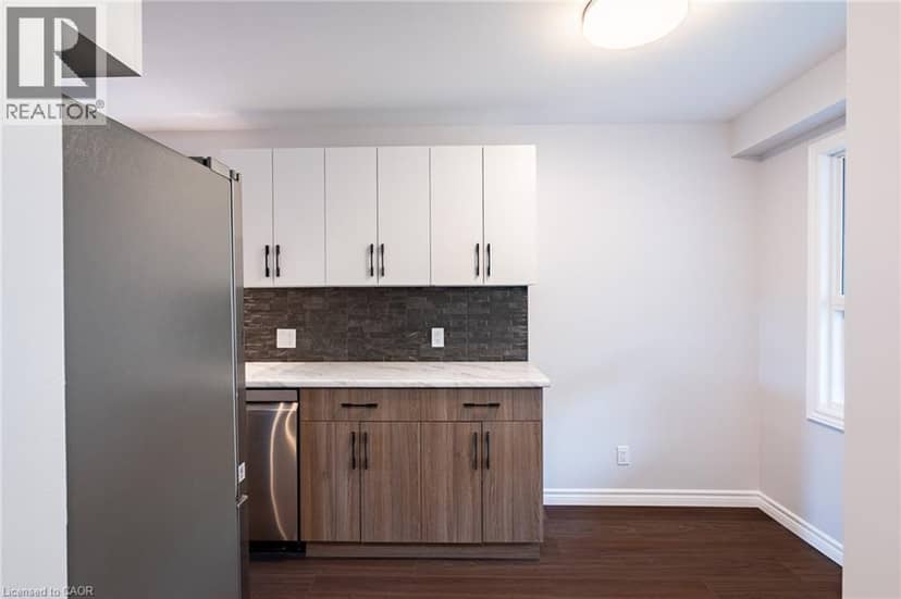 537B BARWICK Crescent — photo 5 of 40