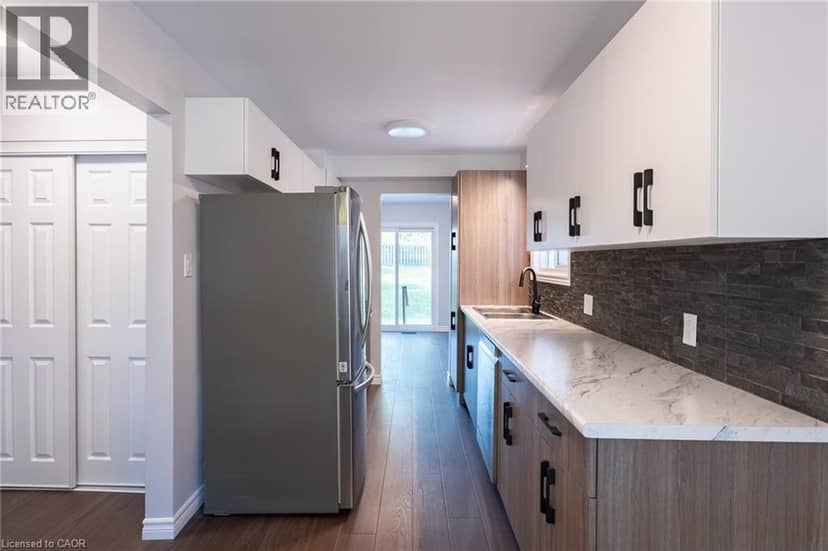 537B BARWICK Crescent — photo 7 of 40