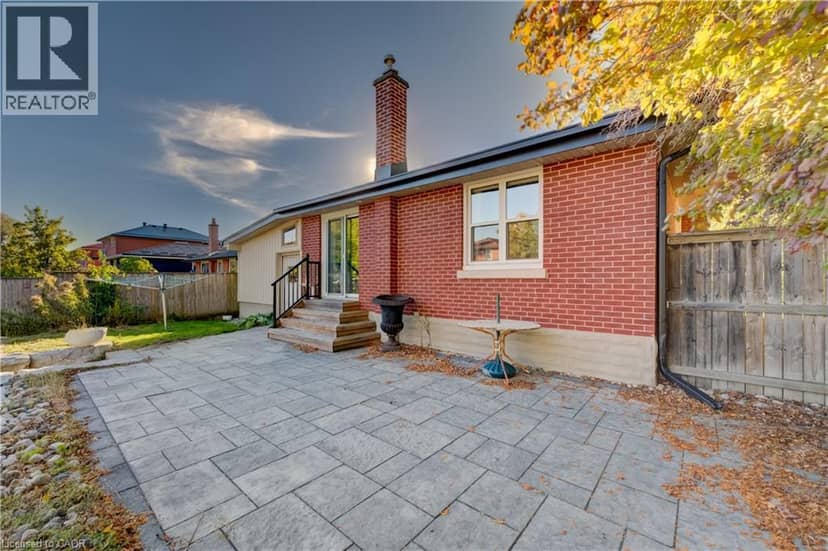 108 PLYMOUTH Road, Kitchener, photo 2