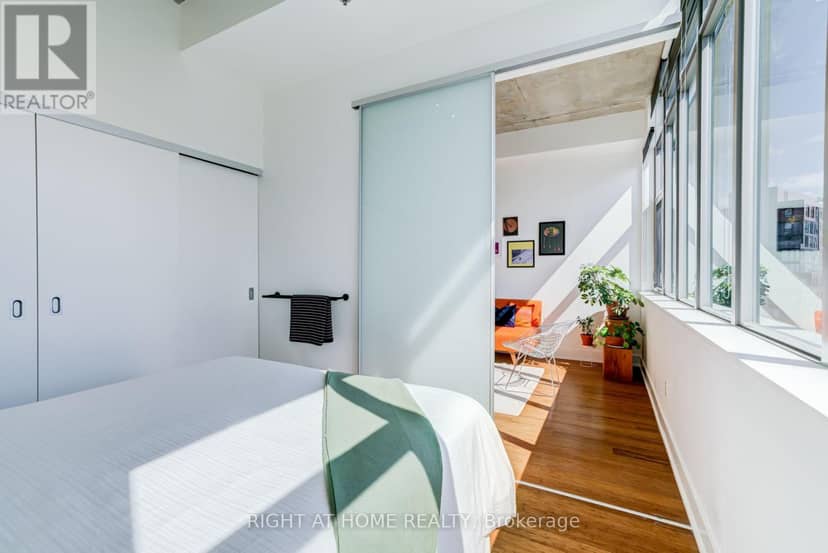 805 - 90 Trinity Street — photo 15 of 33