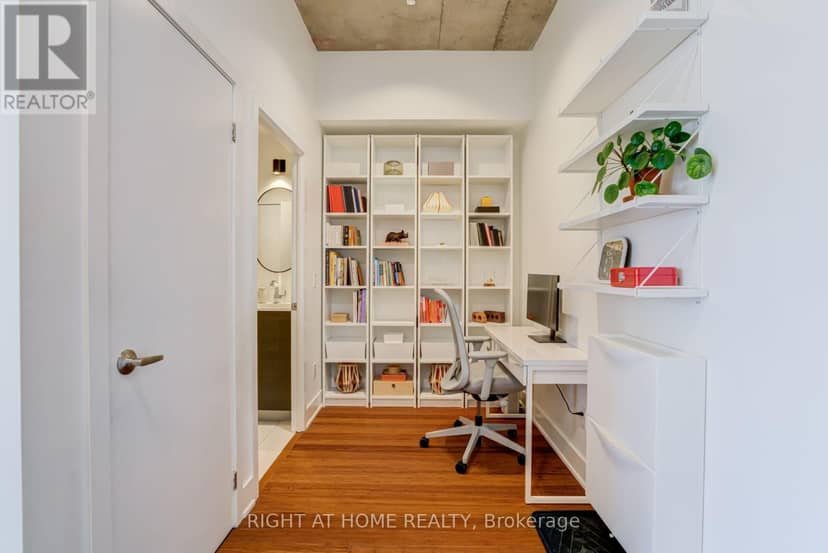 805 - 90 Trinity Street — photo 17 of 33