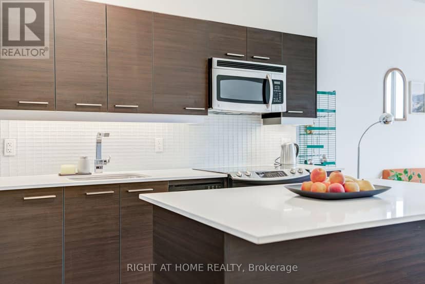 805 - 90 Trinity Street, Toronto, photo 6