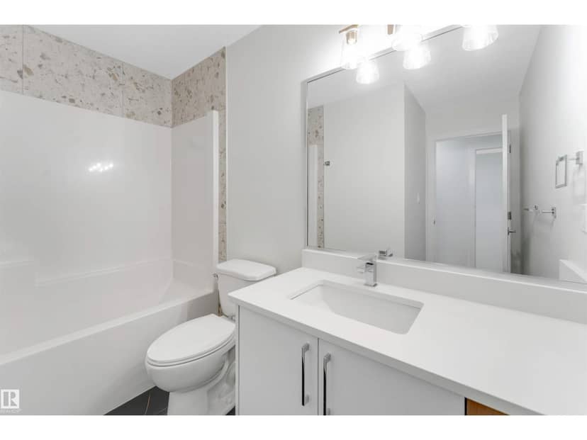3926 39 AV — photo 35 of 40