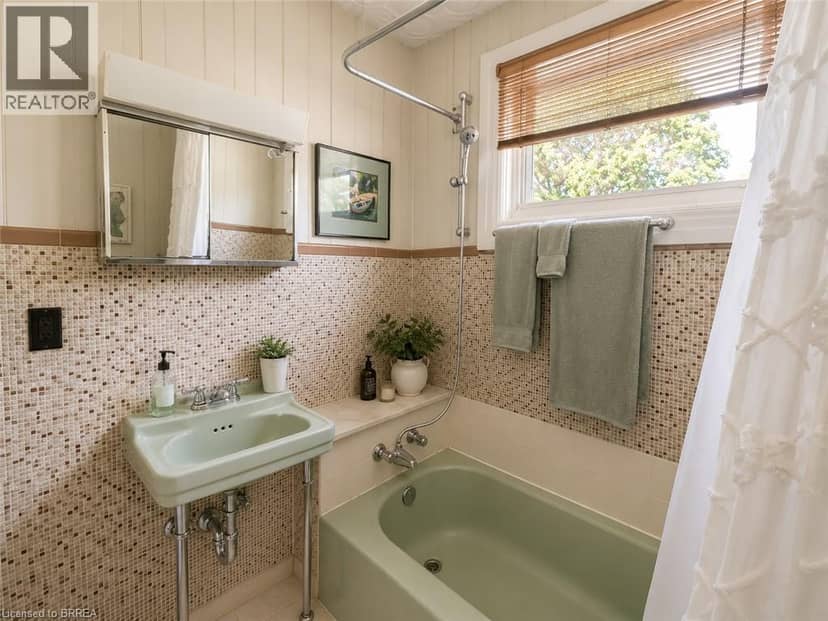 49 PALMERSTON Avenue — photo 17 of 28
