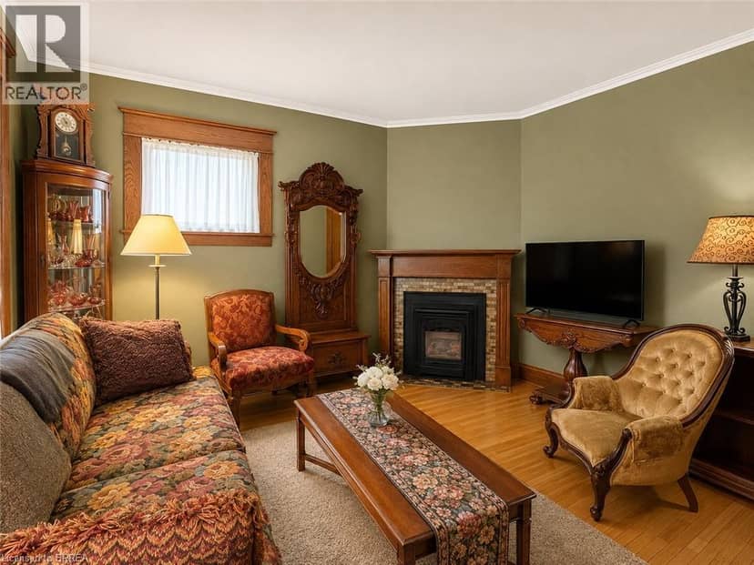49 PALMERSTON Avenue, Brantford, photo 3