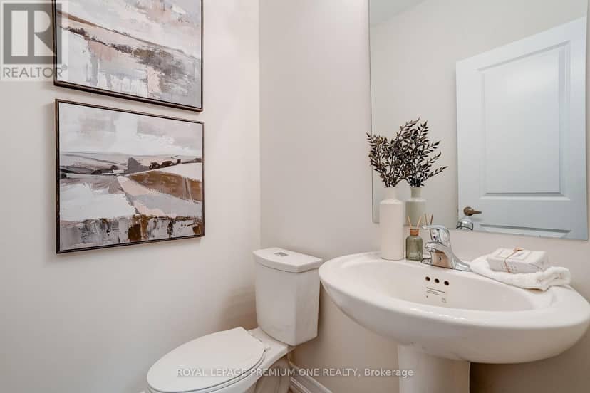 853 Hickory Crescent — photo 11 of 40