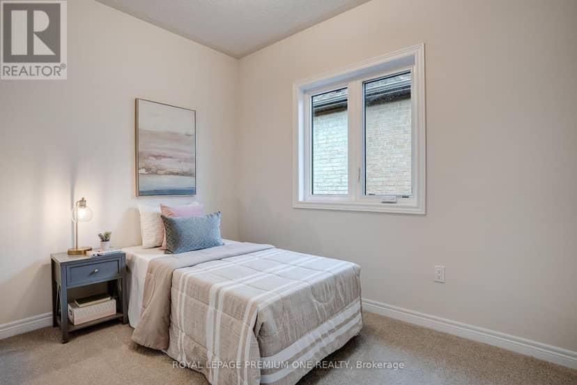 853 Hickory Crescent — photo 25 of 40