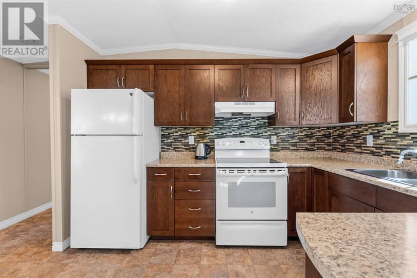549 Thorn Avenue — photo 15 of 40