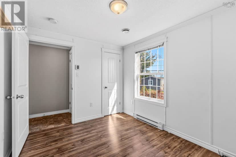 549 Thorn Avenue — photo 36 of 40