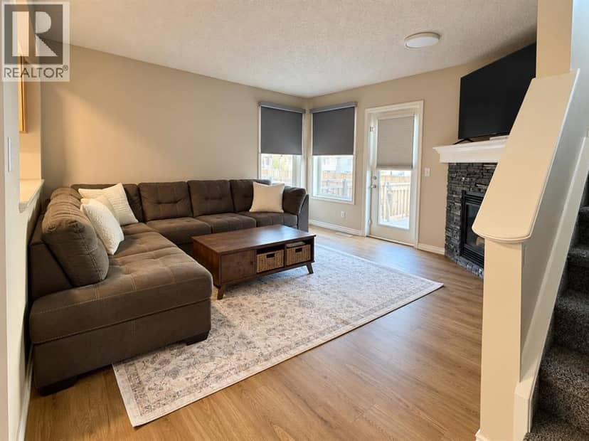 754 Luxstone Gate SW, Airdrie, photo 2